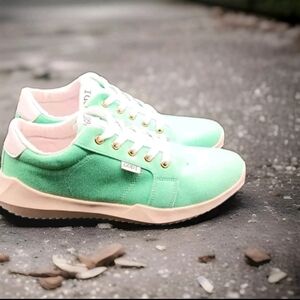 GODI CCCXIII Mens Sneakers Shoes Size 11.0 Women's Size 12.5 Green NEW no box